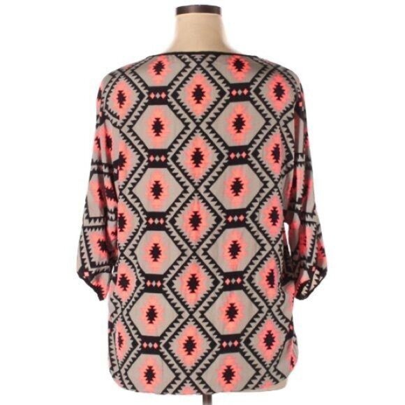 Bobeau Womens Aztec Print Loose Fit Blouse XL Gray & Coral 3/4 Sleeve 100% Polye - Picture 3 of 6
